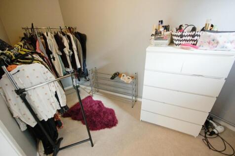 Bed 1 Dressing Area