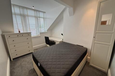 Bedroom 5 - 2nd Rear