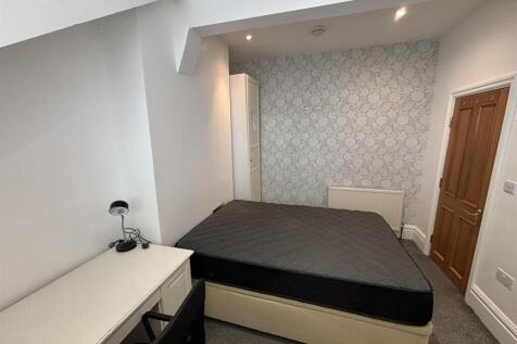 Bedroom 5 - 2nd Rear