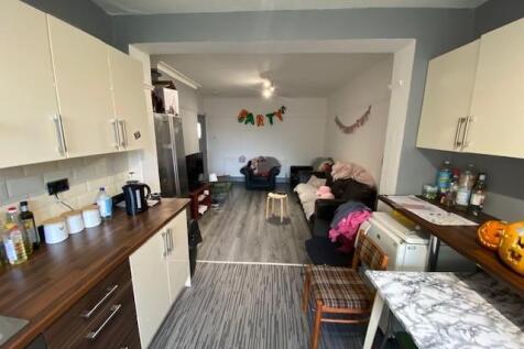 Kitchen &amp; Lounge