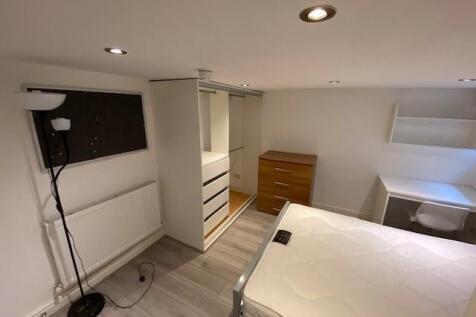 Basement Ensuite Room 3