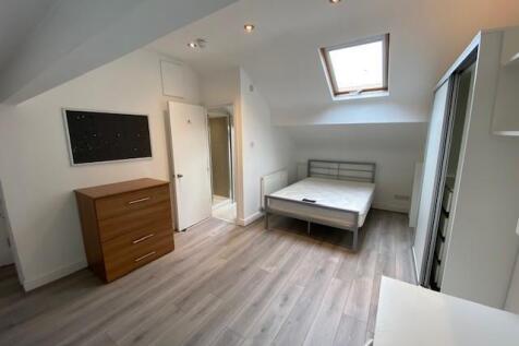 Attic Ensuite Room 2