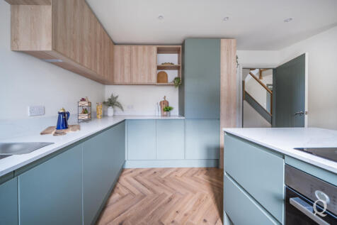 b7b7ae9b-2a5d-4b7...