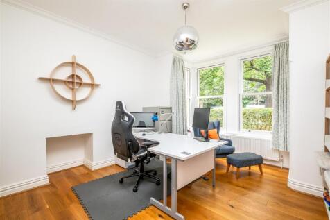 250801 - 26 Park Avenue, Bedford - 24.jpg