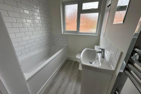 Bathroom 2.jpg