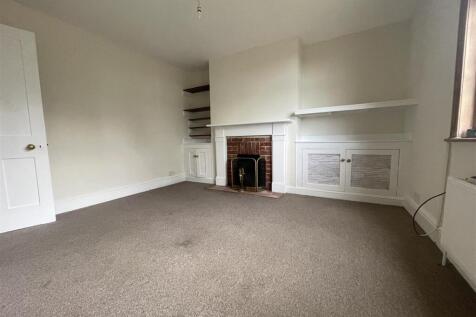 LIVING ROOM.jpg