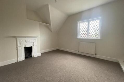 BEDROOM 1 PIC 2.jpg