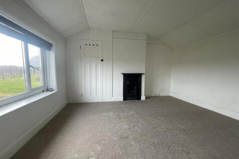 bedroom 1 -1.jpg