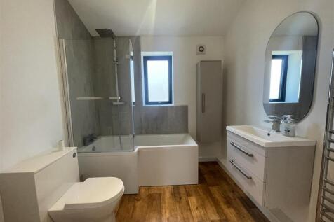 FAMILY BATHROOM.jpg