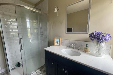 bathroom 1.jpg