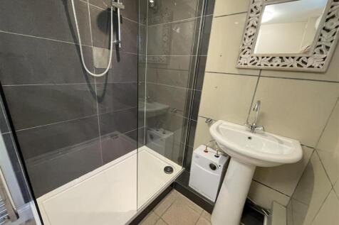 bathroom 1.jpg