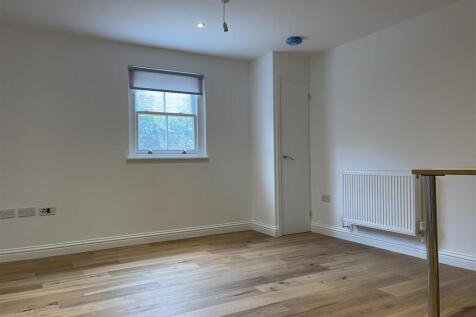 Living room 2.jpg