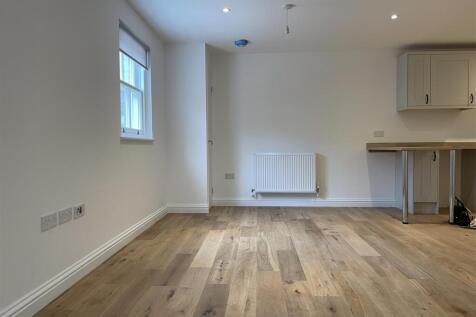 Living room 5.jpg