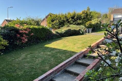 New Front Garden Photo 17.04.25.jpg