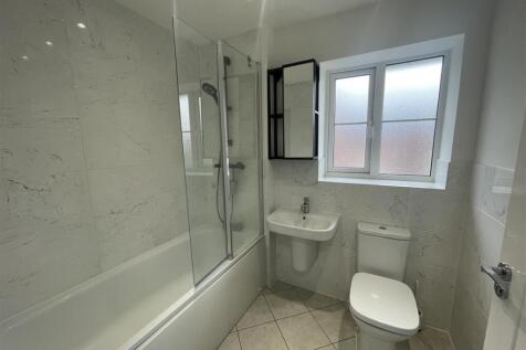 family bathroom.jpg