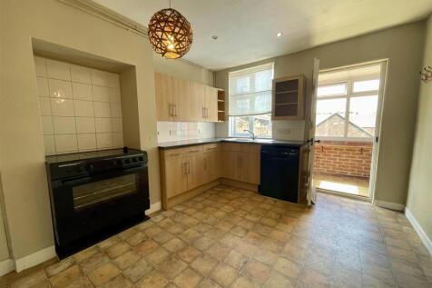 Kitchen 1.jpg