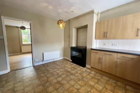 Kitchen 2.jpg