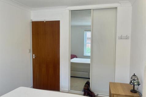 Bedroom 1.jpg