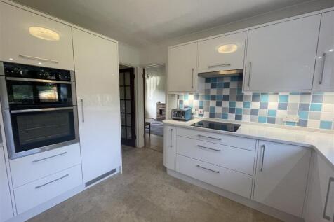 kitchen 2.jpg