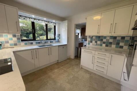Kitchen 1.jpg