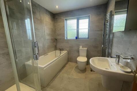 Family bathroom.jpg
