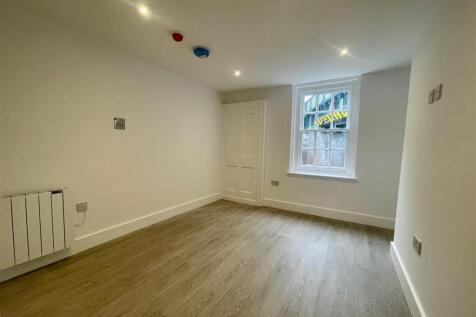 LIVING ROOM.jpg