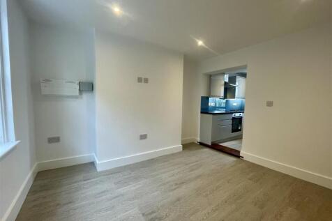 LIVING ROOM 1.jpg