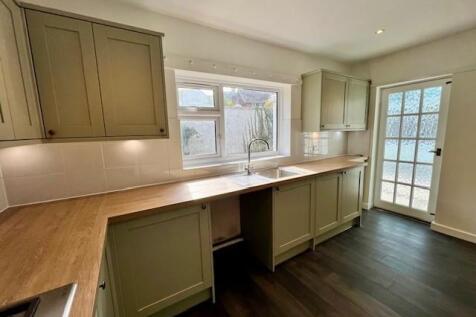 Kitchen x 4.jpg