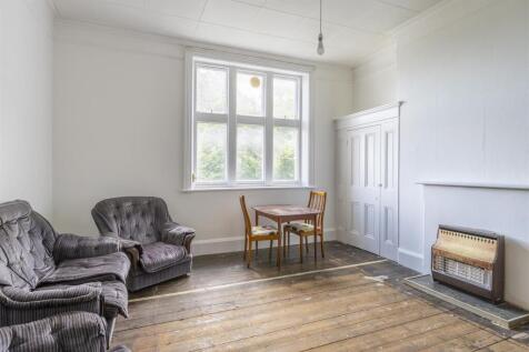 59 New Dover Rd-14 Front room.jpg