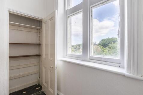 59 New Dover Rd-07 Cupboard Main bedroom.jpg