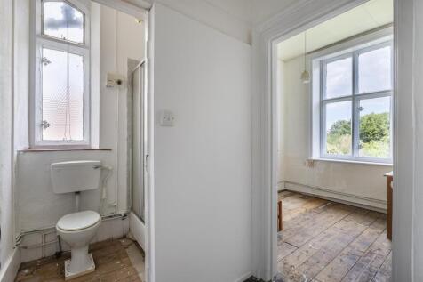 59 New Dover Rd-02 Hall to shower room.jpg