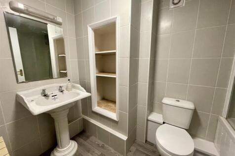 Bathroom 2.jpg