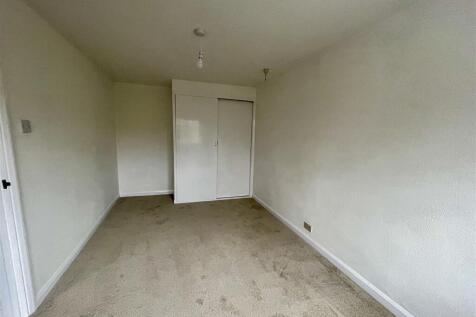 BEDROOM 1 FITTED WARDROBE.jpg