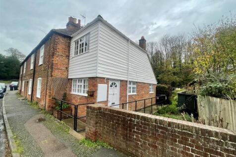 SIDE VIEW OF HOUSE.jpg