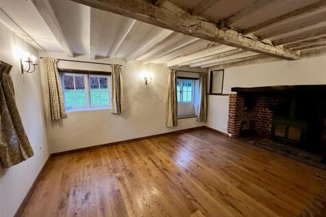 RECEPTION ROOM 1.jpg