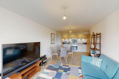 Lounge/dining/kitchen area