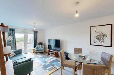 Lounge/dining/kitchen area