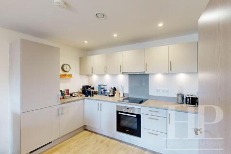 Lounge/dining/kitchen area