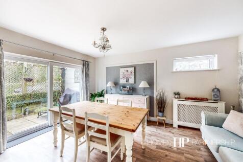 Annexe/dining room/bedroom