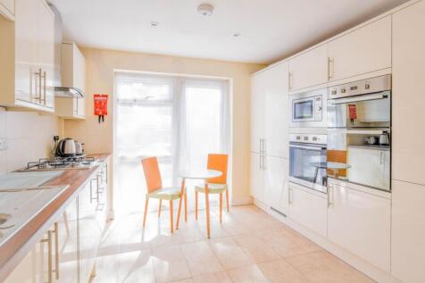 COMMUNAL KITCHEN