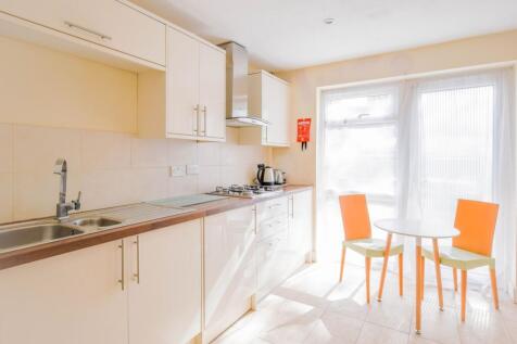 COMMUNAL KITCHEN
