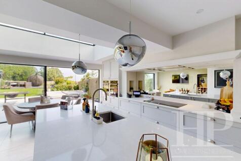 Kitchen/dining/family room