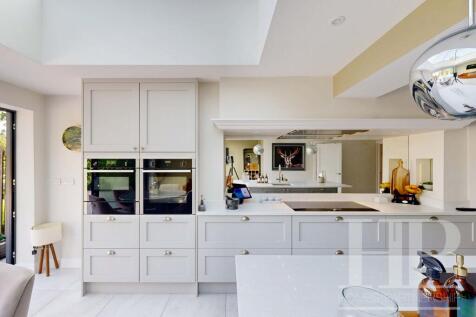 Kitchen/dining/family room
