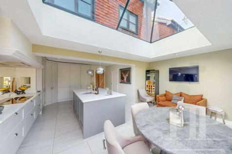 Kitchen/dining/family room
