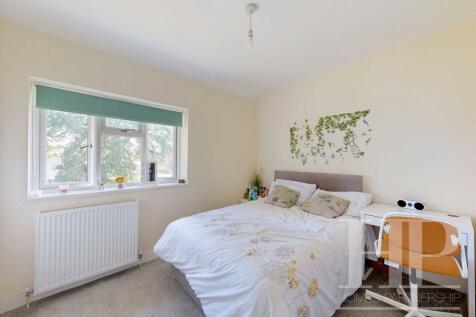 DOUBLE BEDROOM