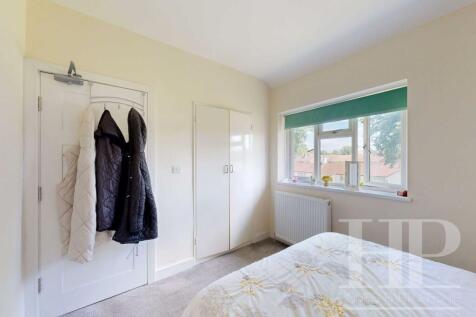 DOUBLE BEDROOM