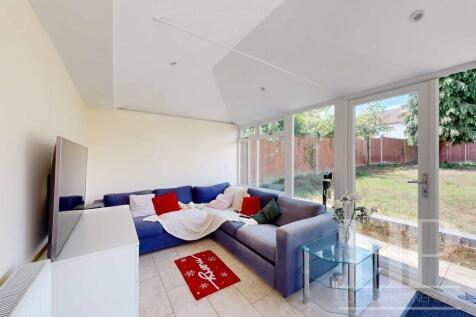 LIVING ROOM/DINING AREA