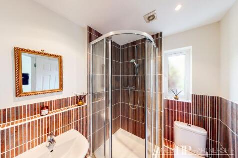 EN SUITE SHOWER ROOM