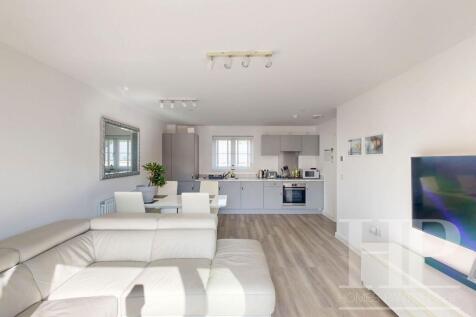 Lounge/diner/kitchen area