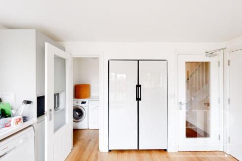 Communal Kitchen/Dining Room